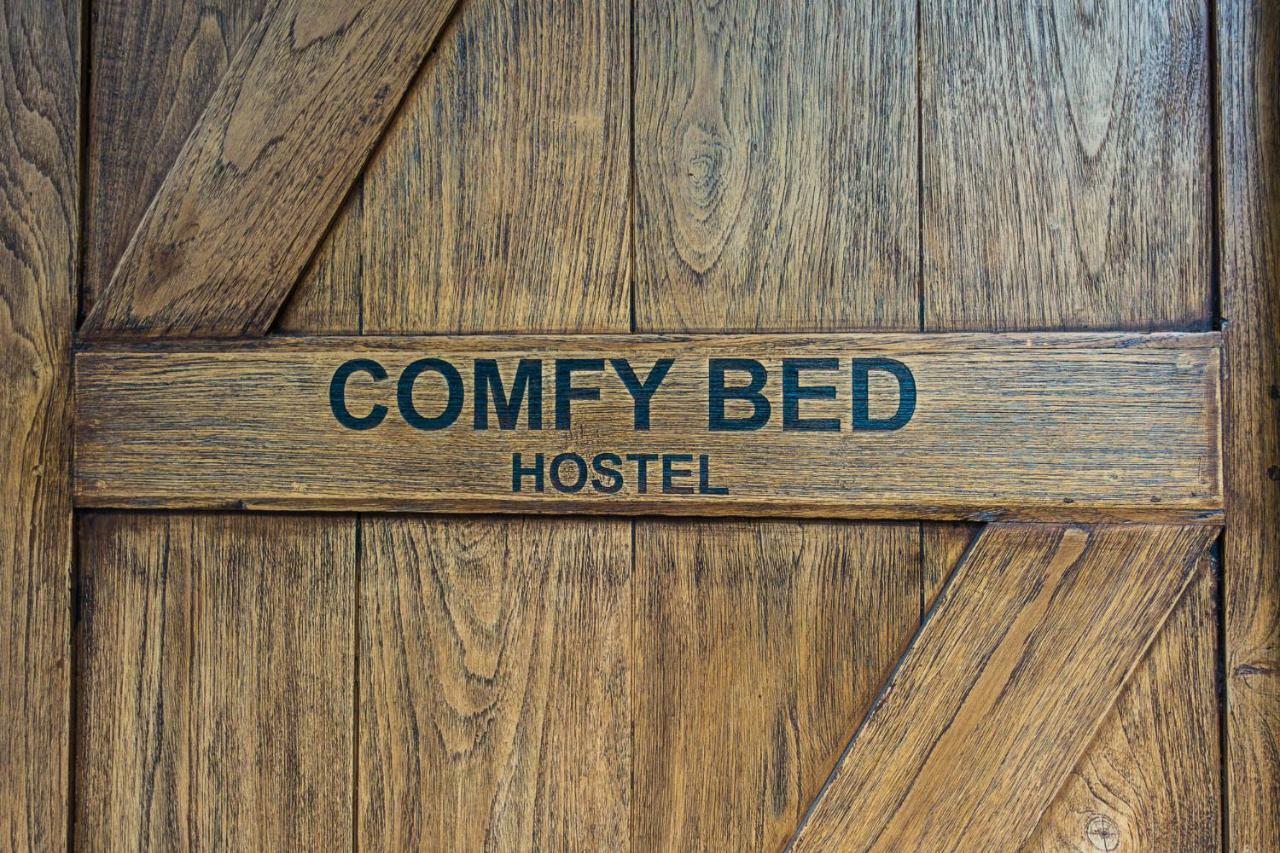 Comfy Bed Hostel (Adults Only) Банкок Екстериор снимка